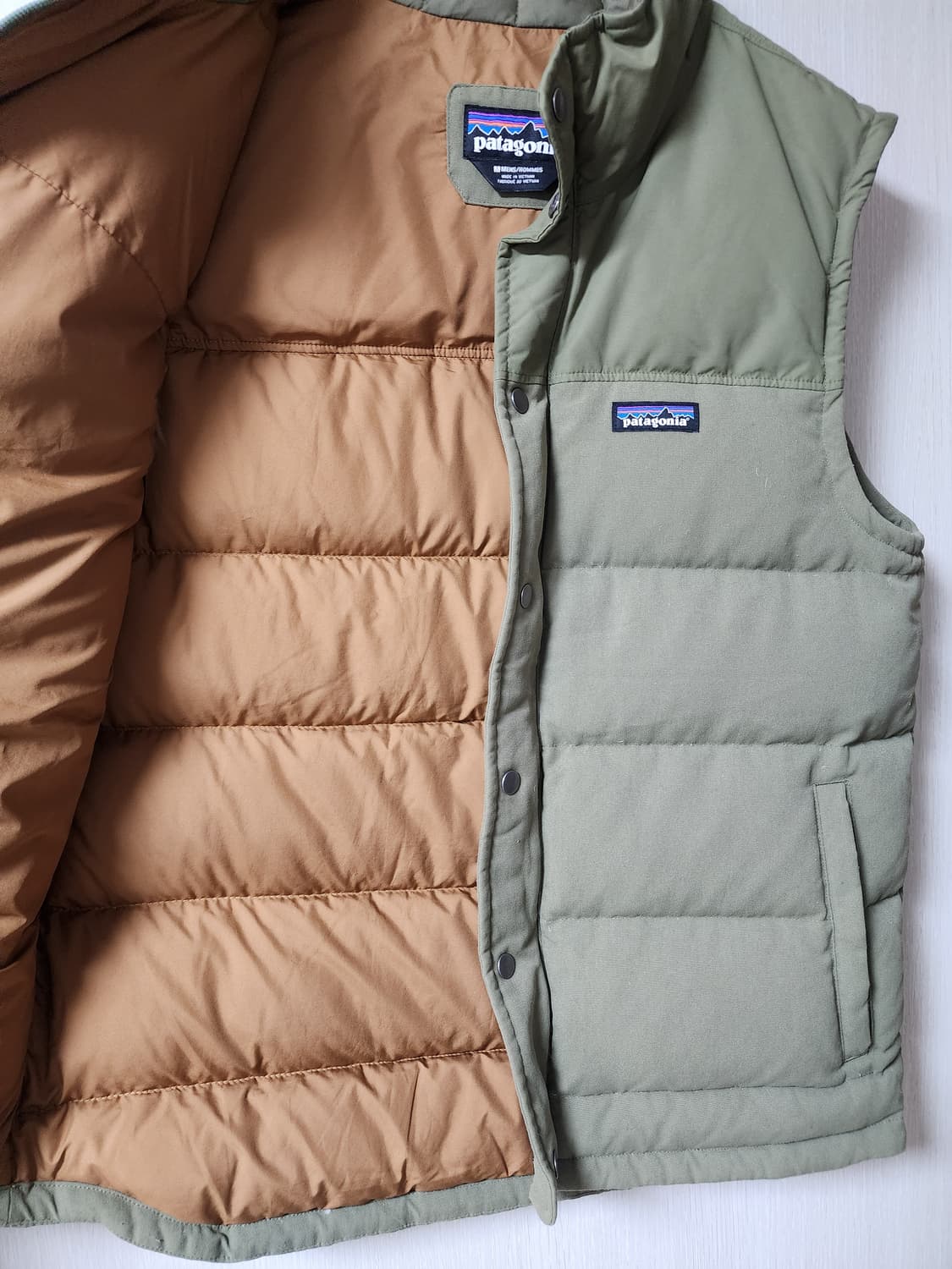 파타고니아 올리브 다운  패딩 조끼 M 상품이미지3