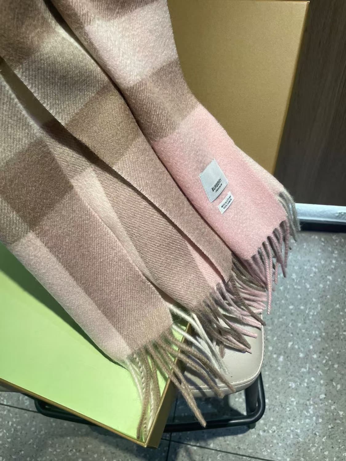 버버리숙녀 리버서블 스카프
 상품이미지6