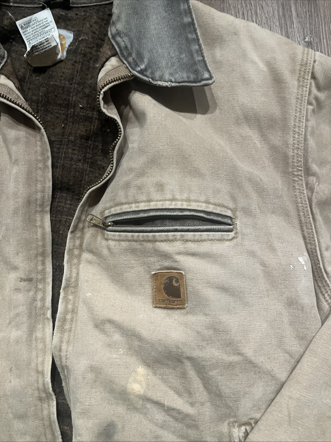 칼하트 J97 디트로이트 마운틴 캣 컨스트럭션 커스텀 자켓 새들 상품이미지2