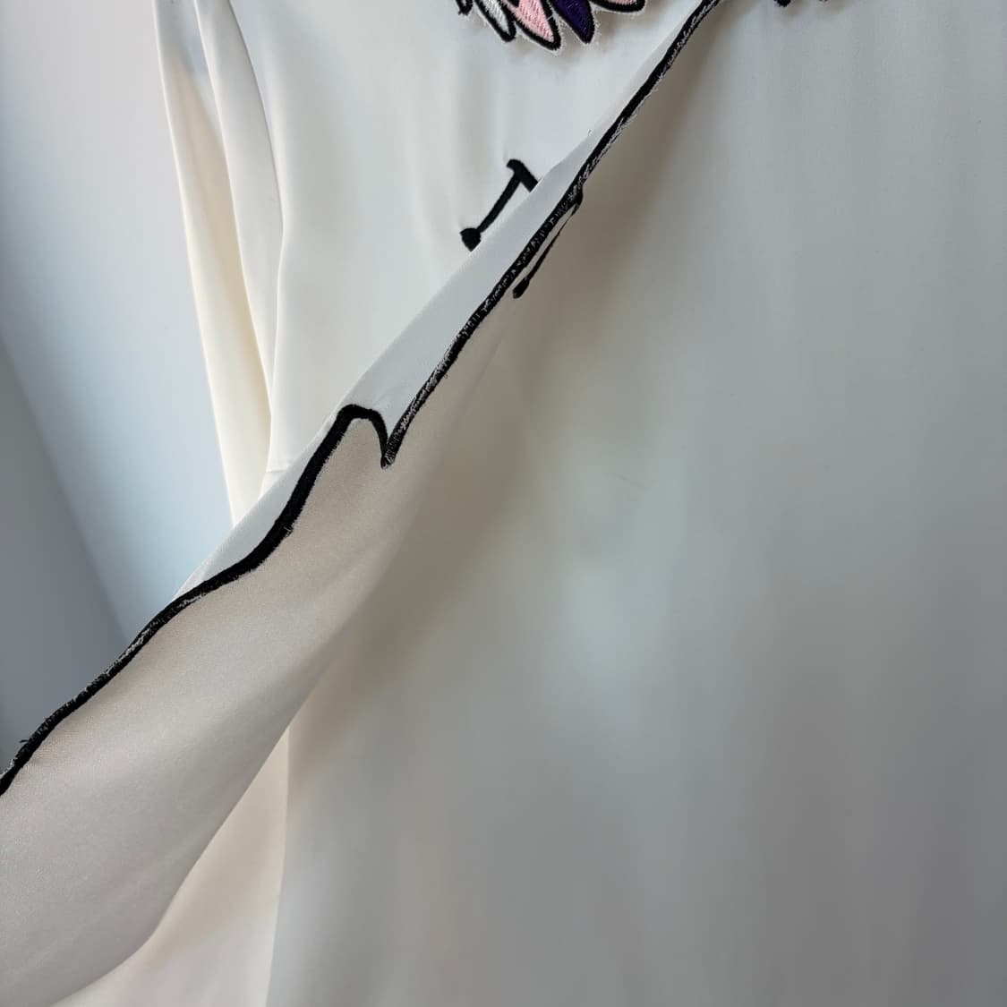 명품 화이트 자수 블라우스 상품이미지6