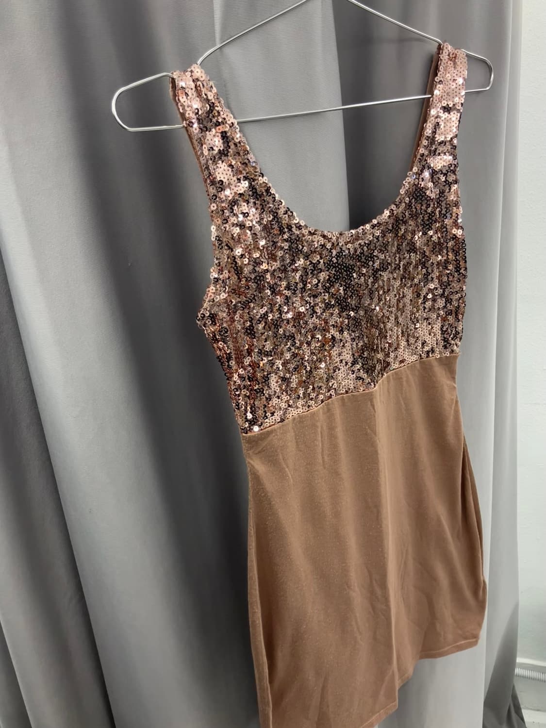 시퀸트리밍 슬리브리스 원피스  상품이미지2