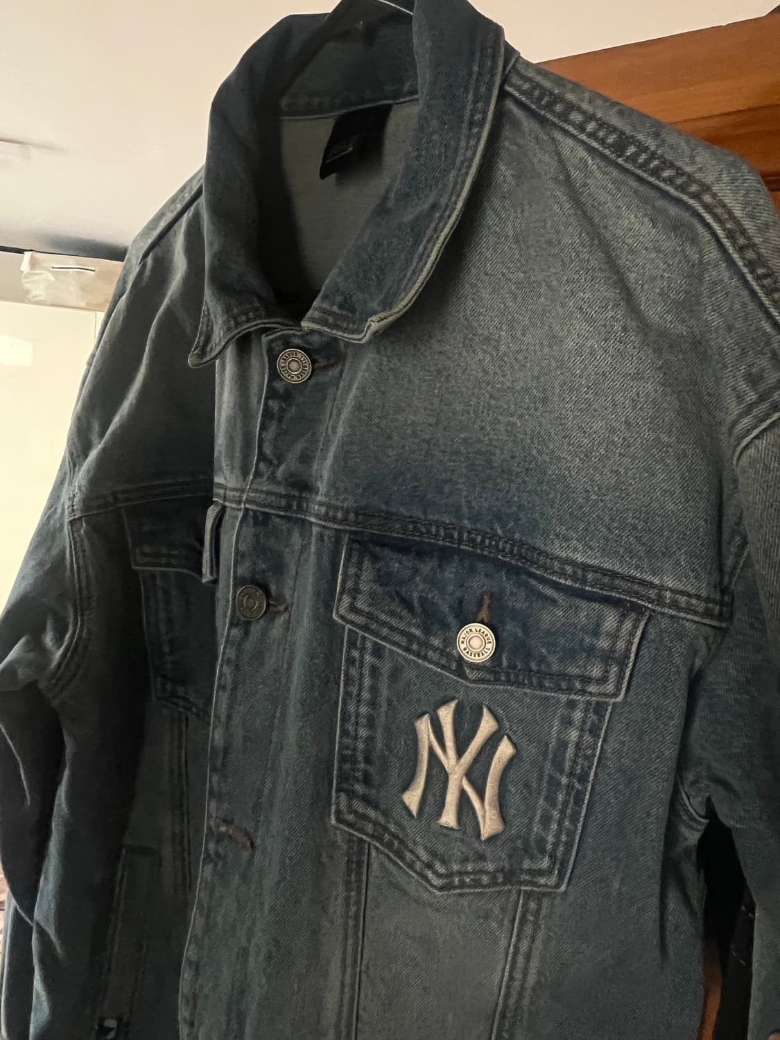 Mlb 양키스 로고 연청 데님자켓 상품이미지3