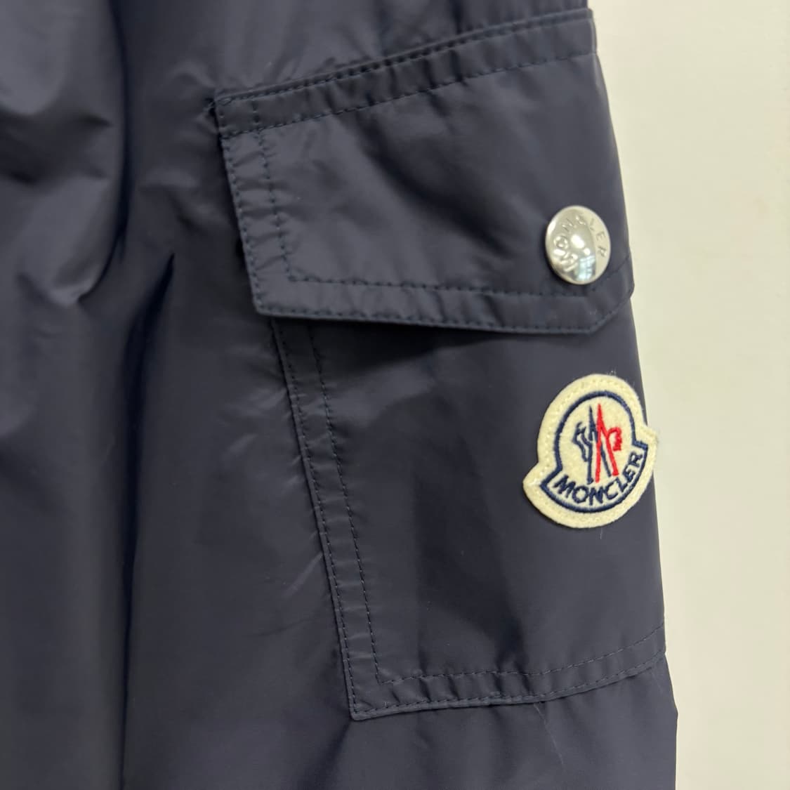 [5]몽클레어 와펜패치 후드 바람막이 상품이미지2