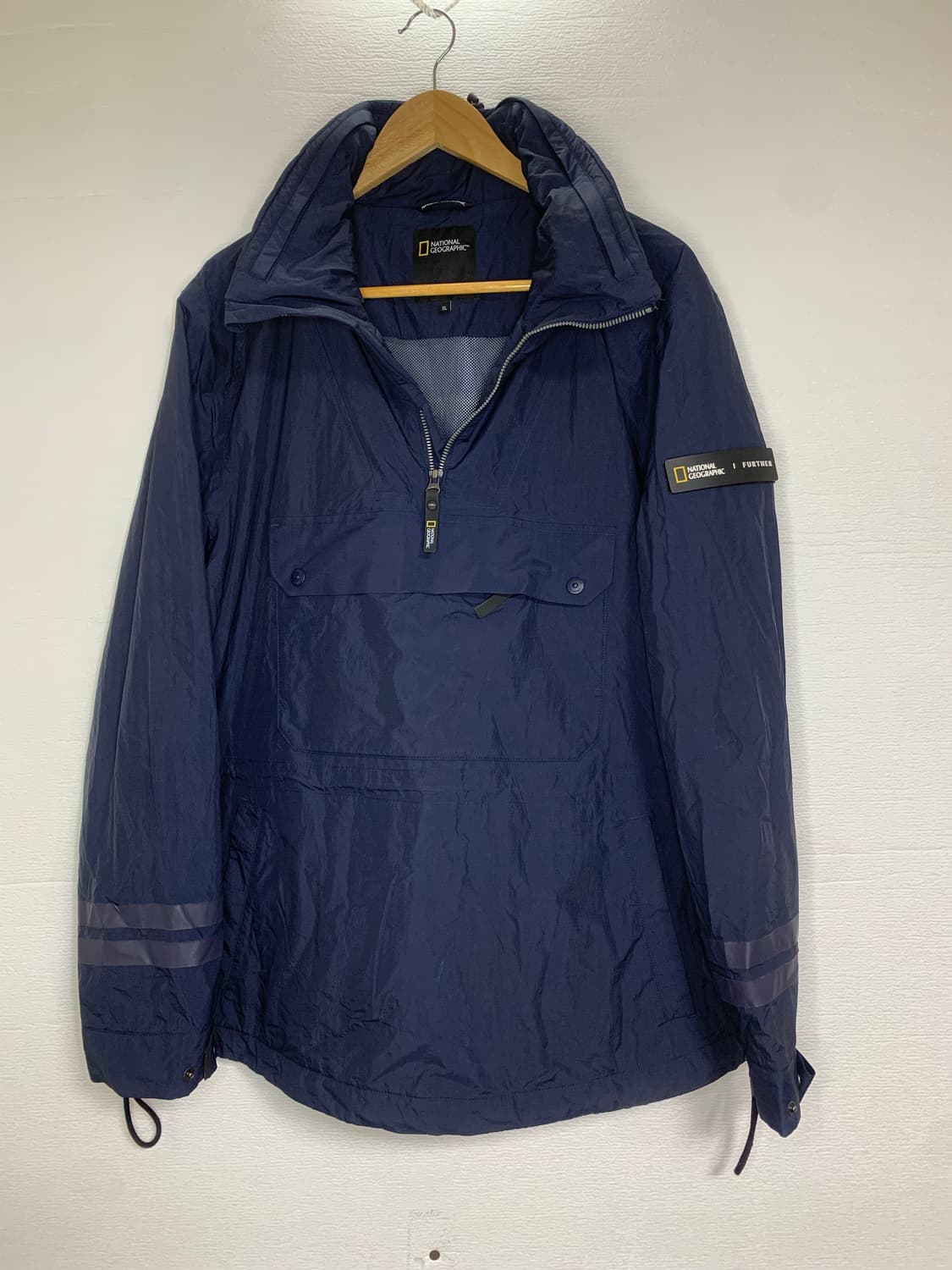 내셔널지오그래픽 네이비 바람막이 XL 상품이미지1