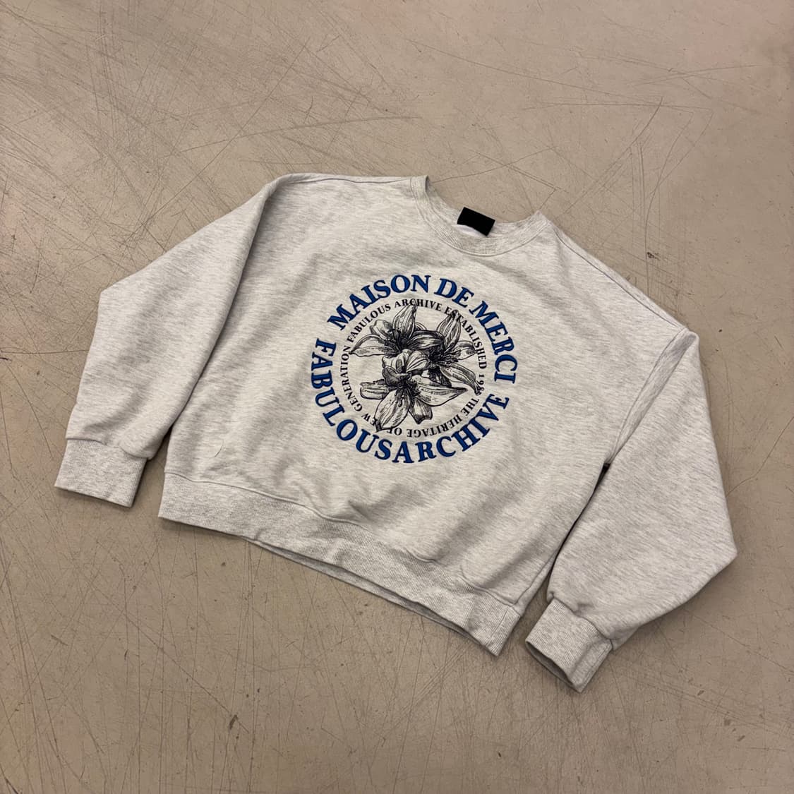 패블러스아카이브 빅로고 크롭 맨투맨 상품이미지1