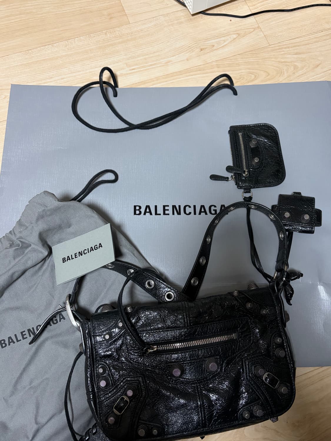 발렌시아가 르카골 플랩백 크로스백 상품이미지1