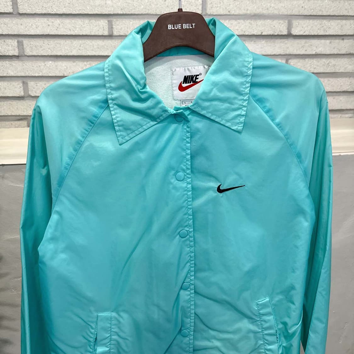 나이키 올드스쿨 코치 자켓 카라넥 스냅버튼 밑단 스트링 디테일 스카이블루 상품이미지4