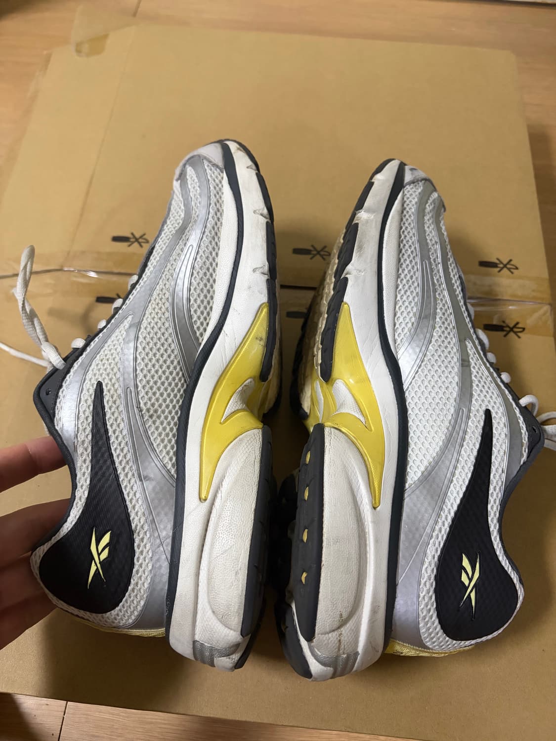 리복X라이풀 RBK 프리미어 펌프 패리스 (265) 상품이미지3