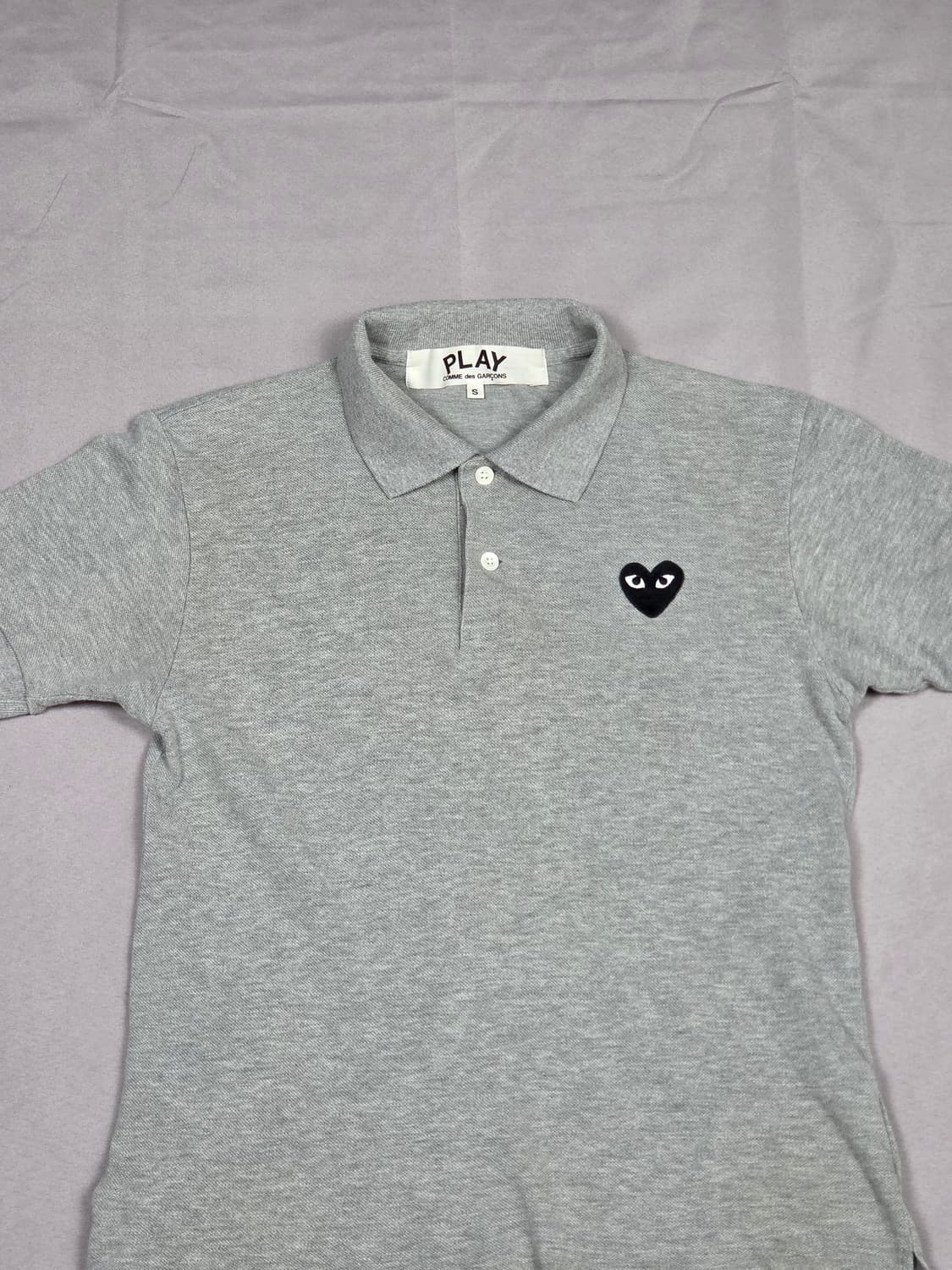 [꼼데가르송] 플레이 블랙 하트 와펜 반팔 카라티 | S00091 상품이미지2