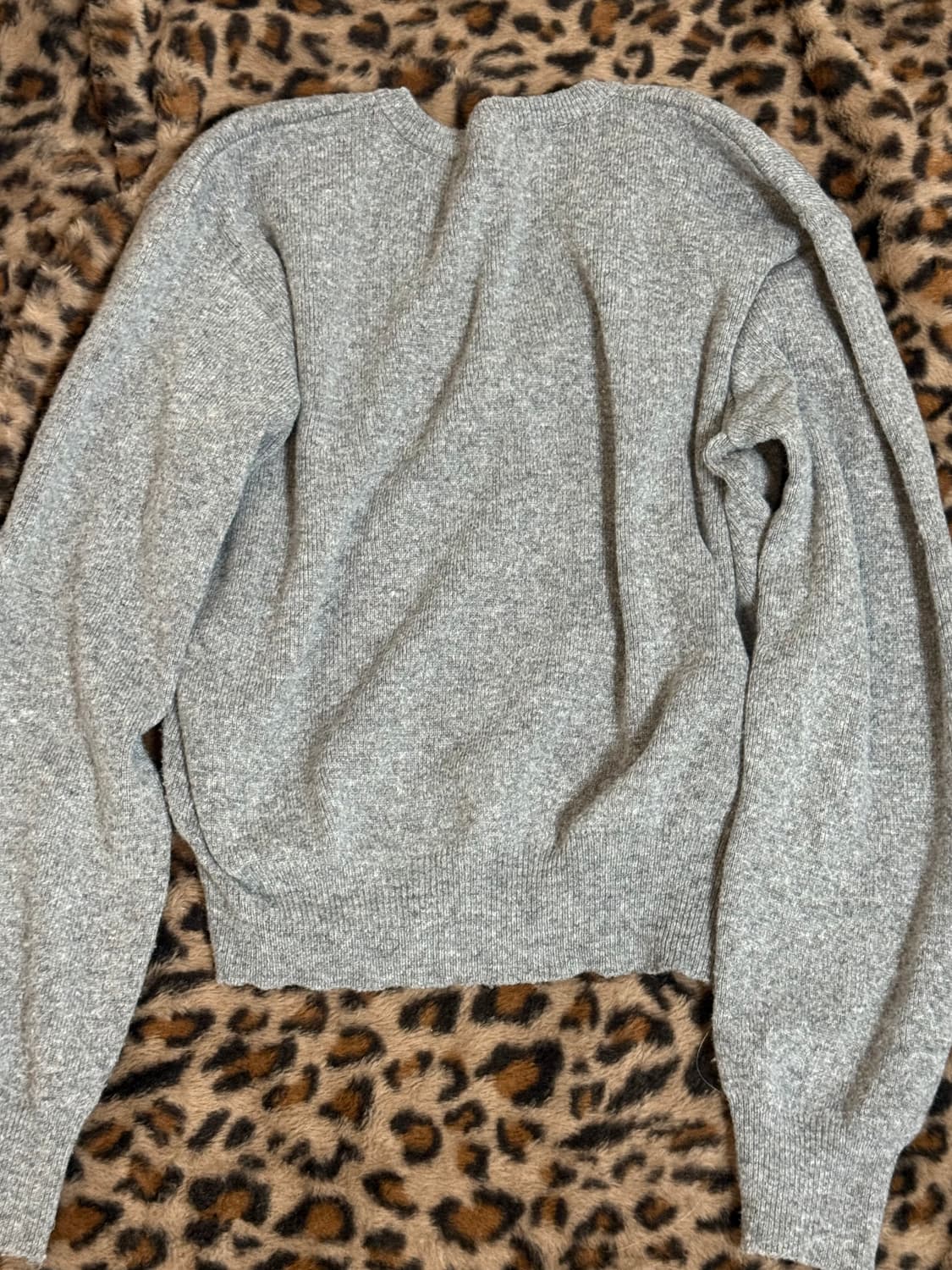 그레이 브이넥 니트 상품이미지2