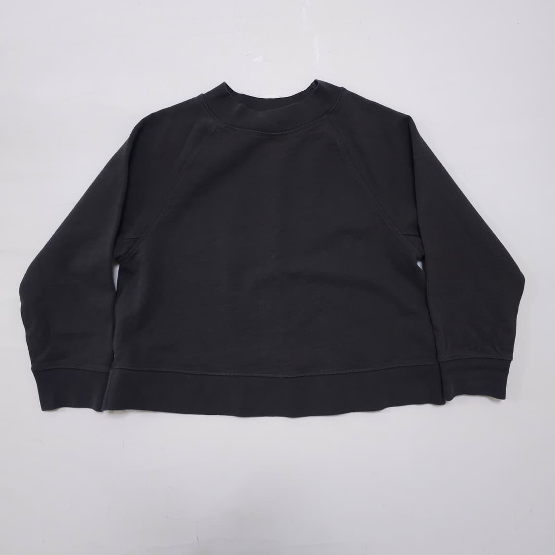 마가렛호웰 크롭 스웻셔츠 상품이미지1