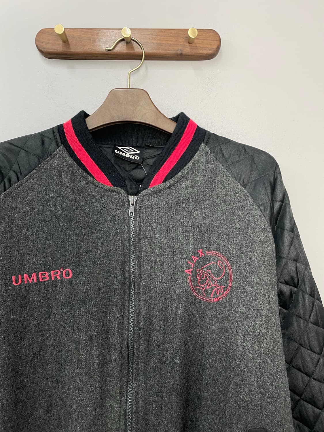 엄브로 아약스 90s 퀄팅 배색 바시티 자켓 H2217 상품이미지3