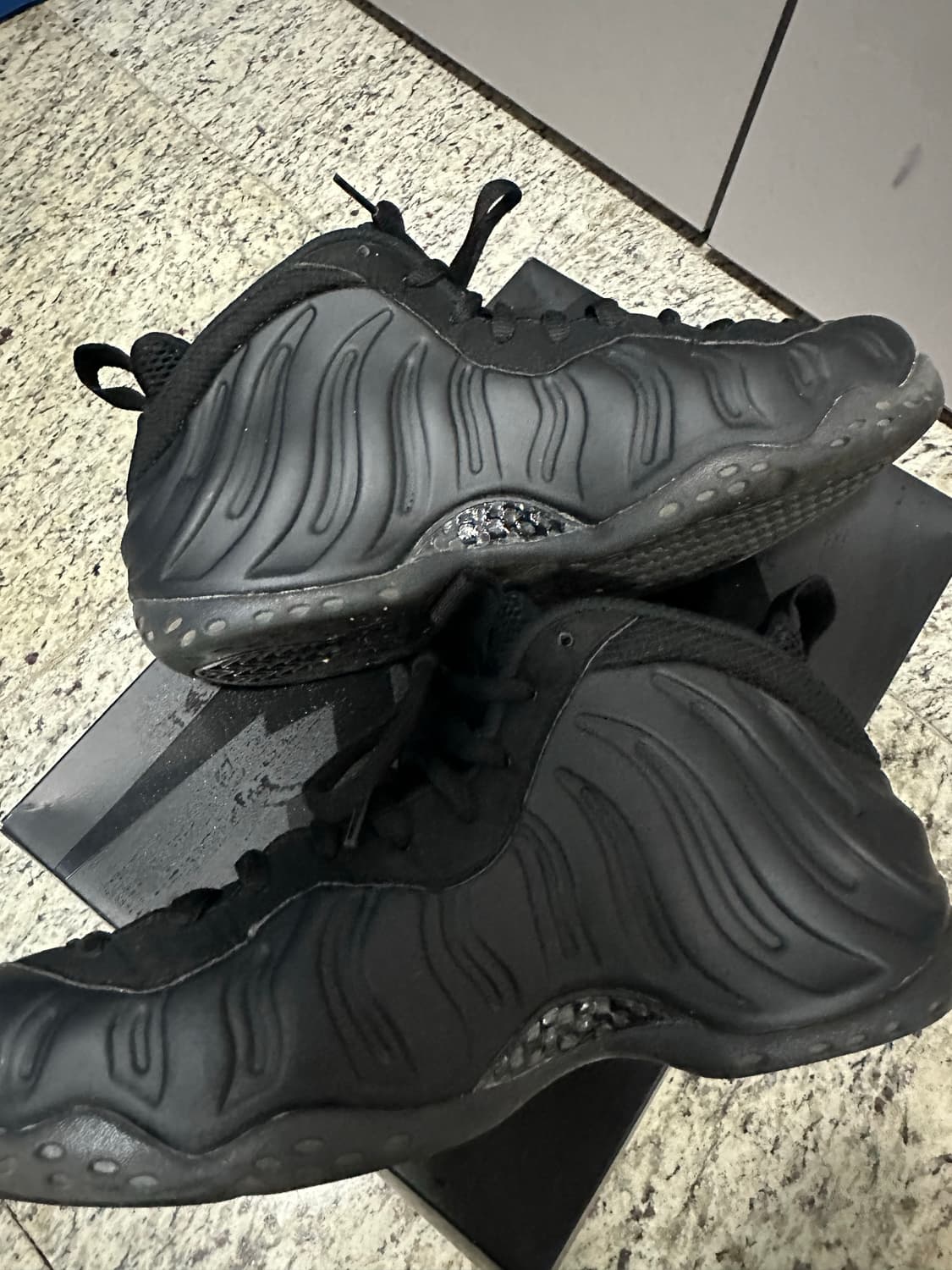 나이키 에어 폼포짓 원 블랙 앤트러사이트 265 상품이미지3