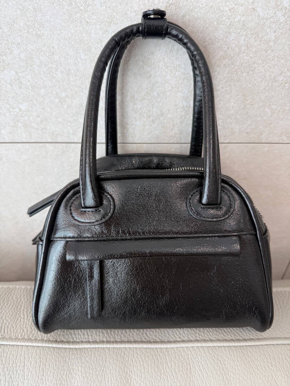 미사용 새상품 / 미니백 / 투지퍼 수납 / 은은한 블랙 상품이미지1