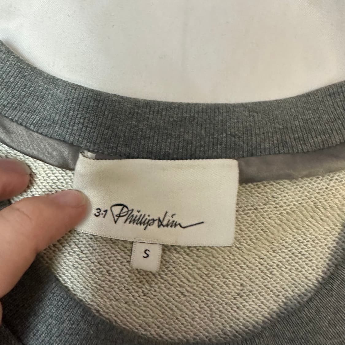 3.1필립림 그레이윙즈맨투맨 S 상품이미지3