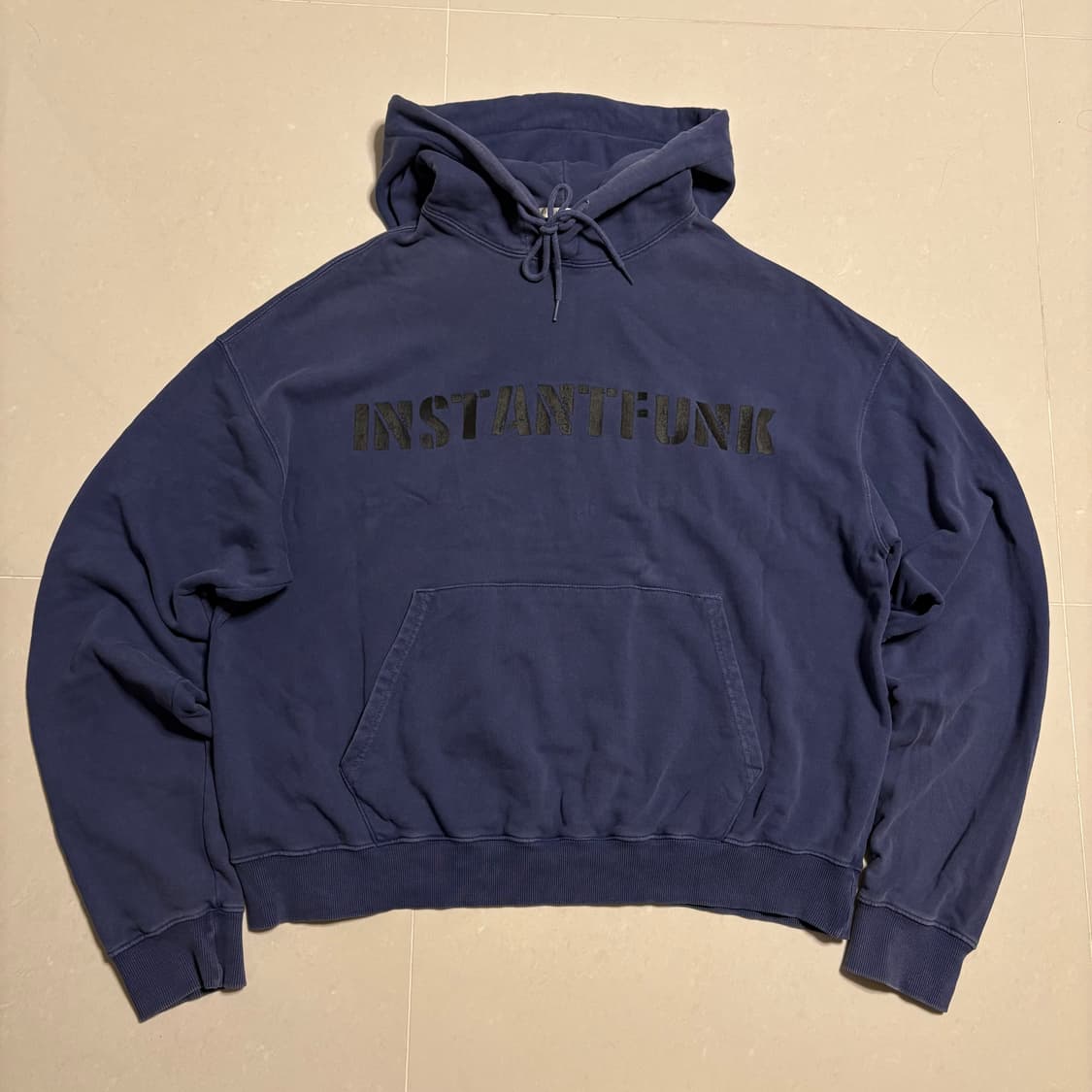 정품 인스턴트펑크 피그먼트 네이비 빅로고 오버핏 후드티 상품이미지2