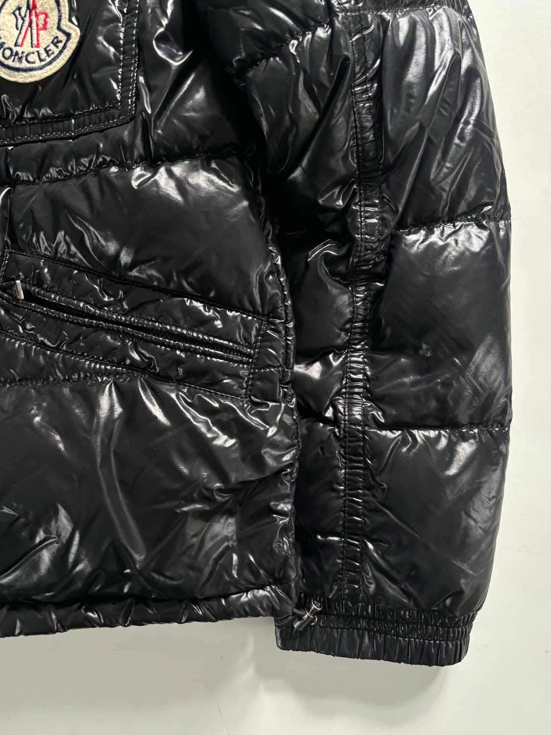 Moncler 몽클레어 블랙 유광 패딩 상품이미지5