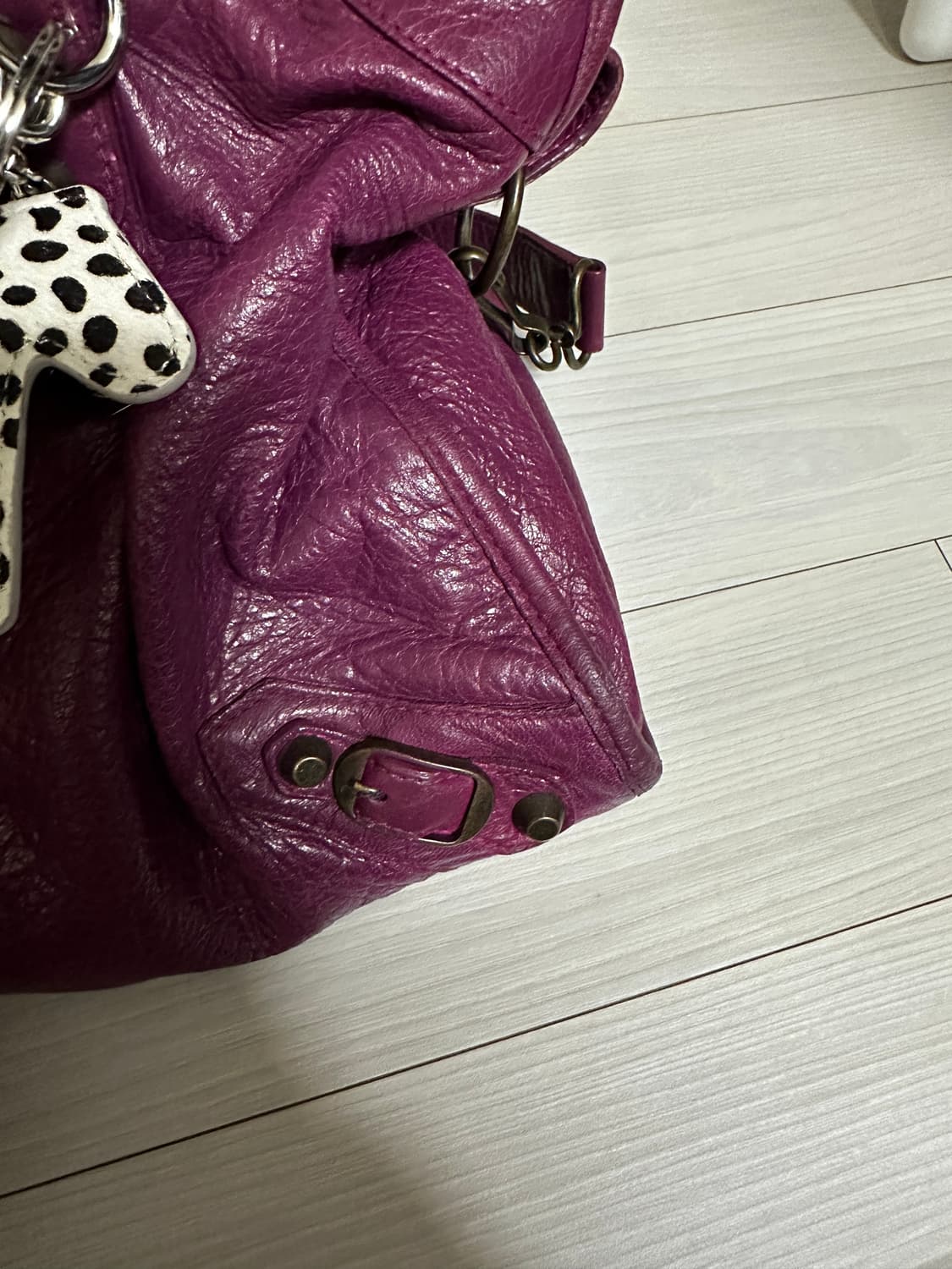 발렌시아가 모터백 미듐 퍼플 와인색 상품이미지4