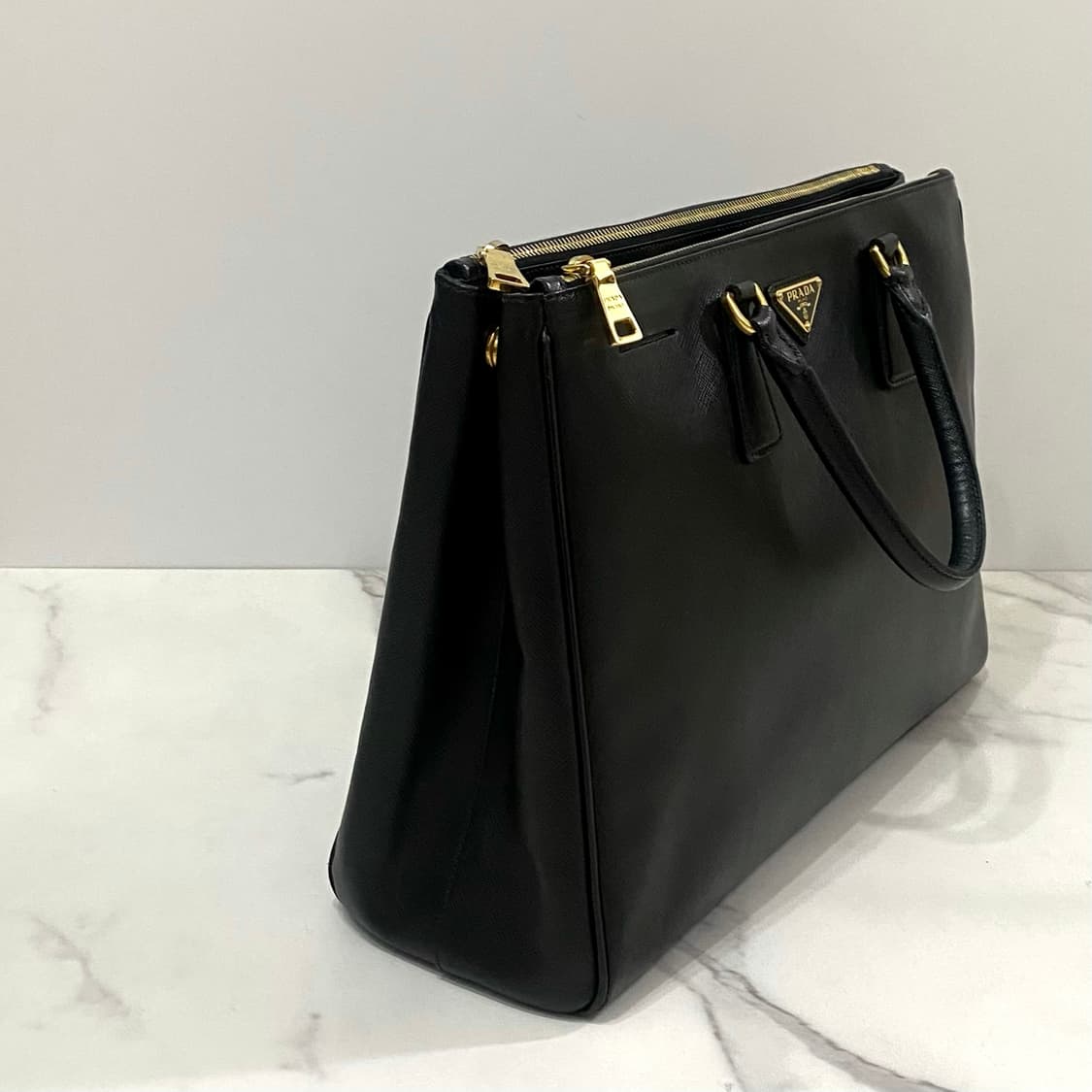 프라다 사피아노 레더 삼각로고 럭스 빅 토트백 블랙 B1786T 상품이미지4