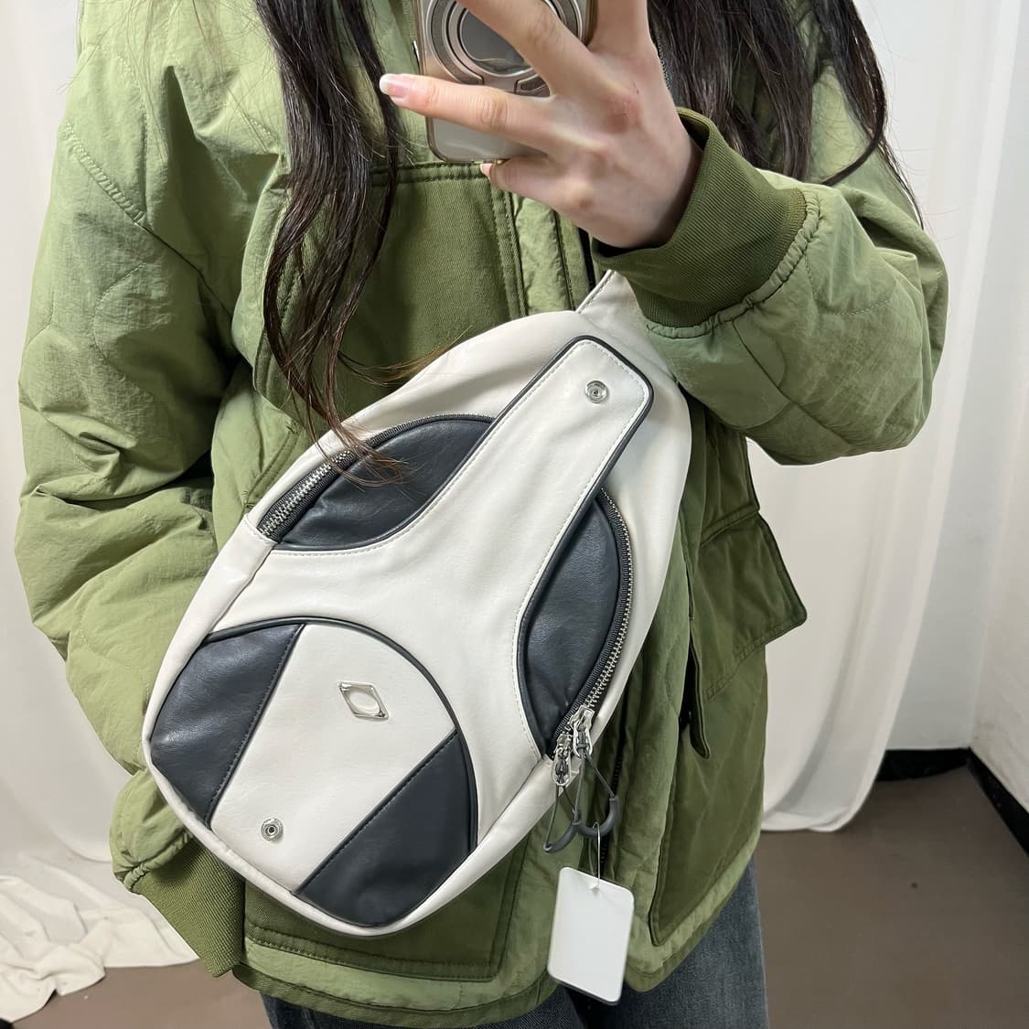 Mischief Foldable Leather Sling Bag 상품이미지3