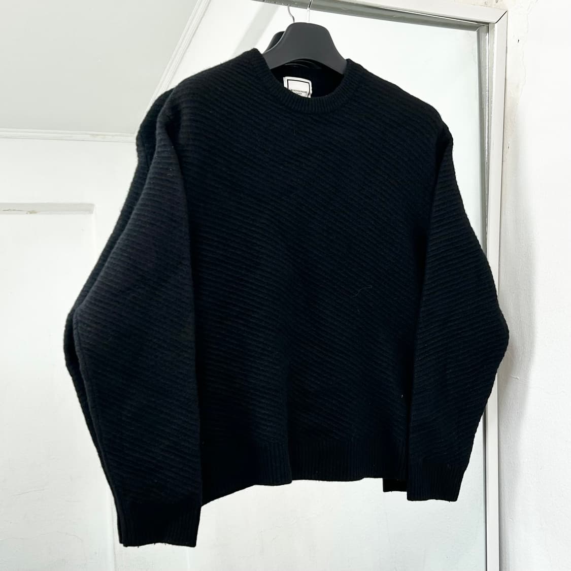 우영미 21FW 사선 니트 상품이미지1