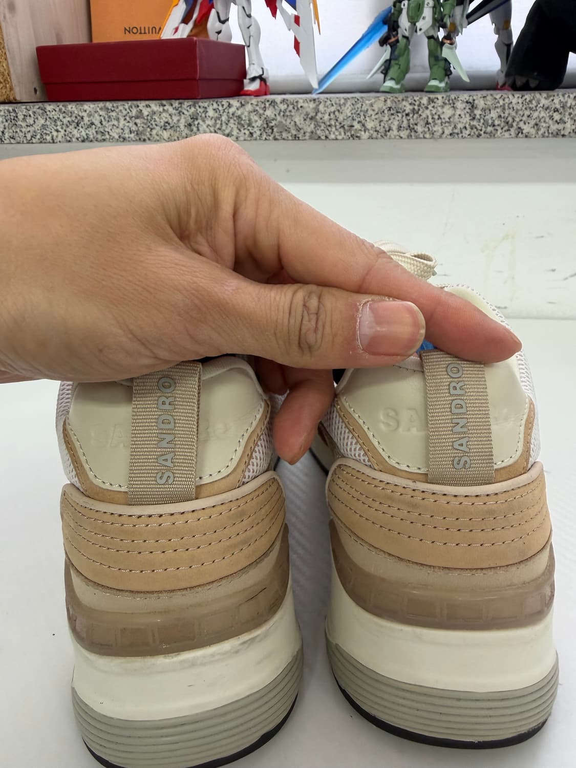 정품) 산드로 여성 누벅 레더 스니커즈 240-245 상품이미지6