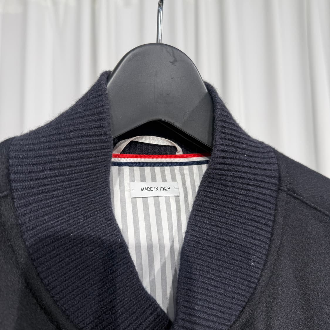 [정품] 톰브라운 캐시미어 금장 단추 조끼 패딩 상품이미지3