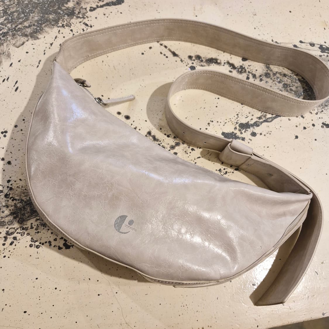 콘누에보 파이백 크로스백 아이보리 크림 새상품급 상품이미지1