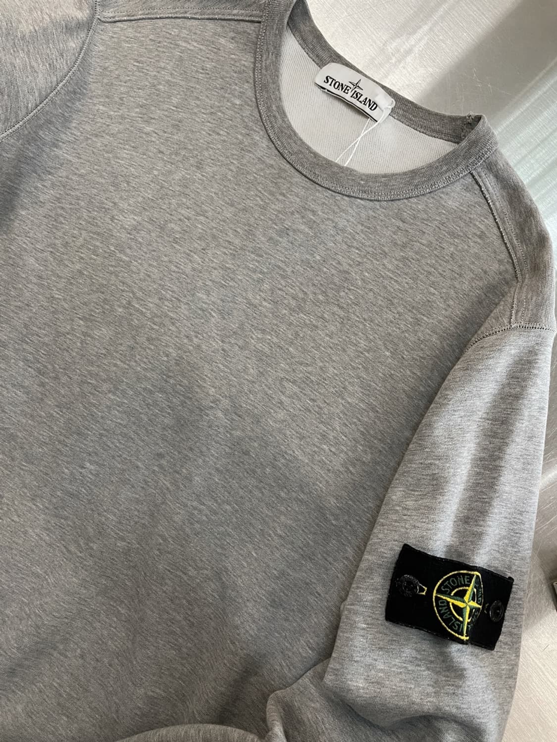 스톤 아일랜드 와펜 맨투맨 상품이미지1