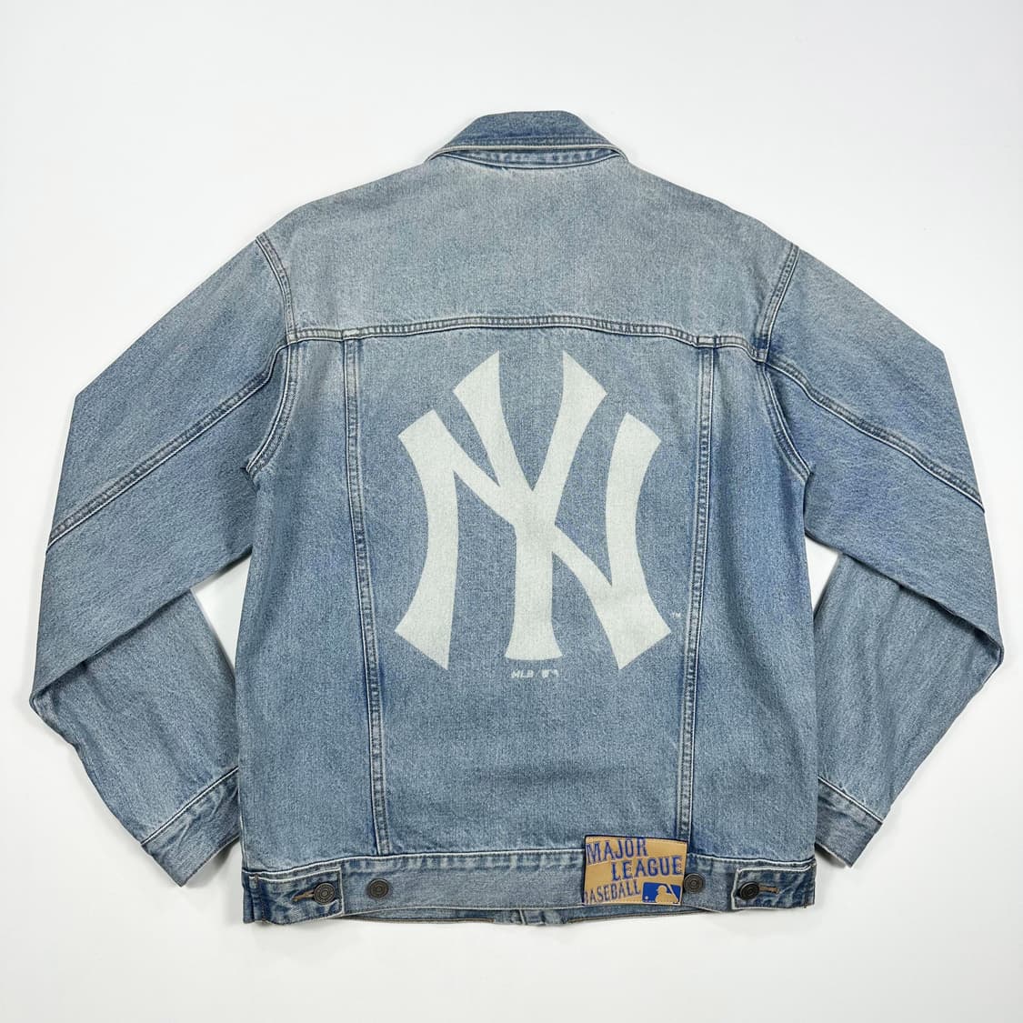MLB 뉴욕양키스 백로고 트러커 데님 청자켓 (M) 상품이미지3