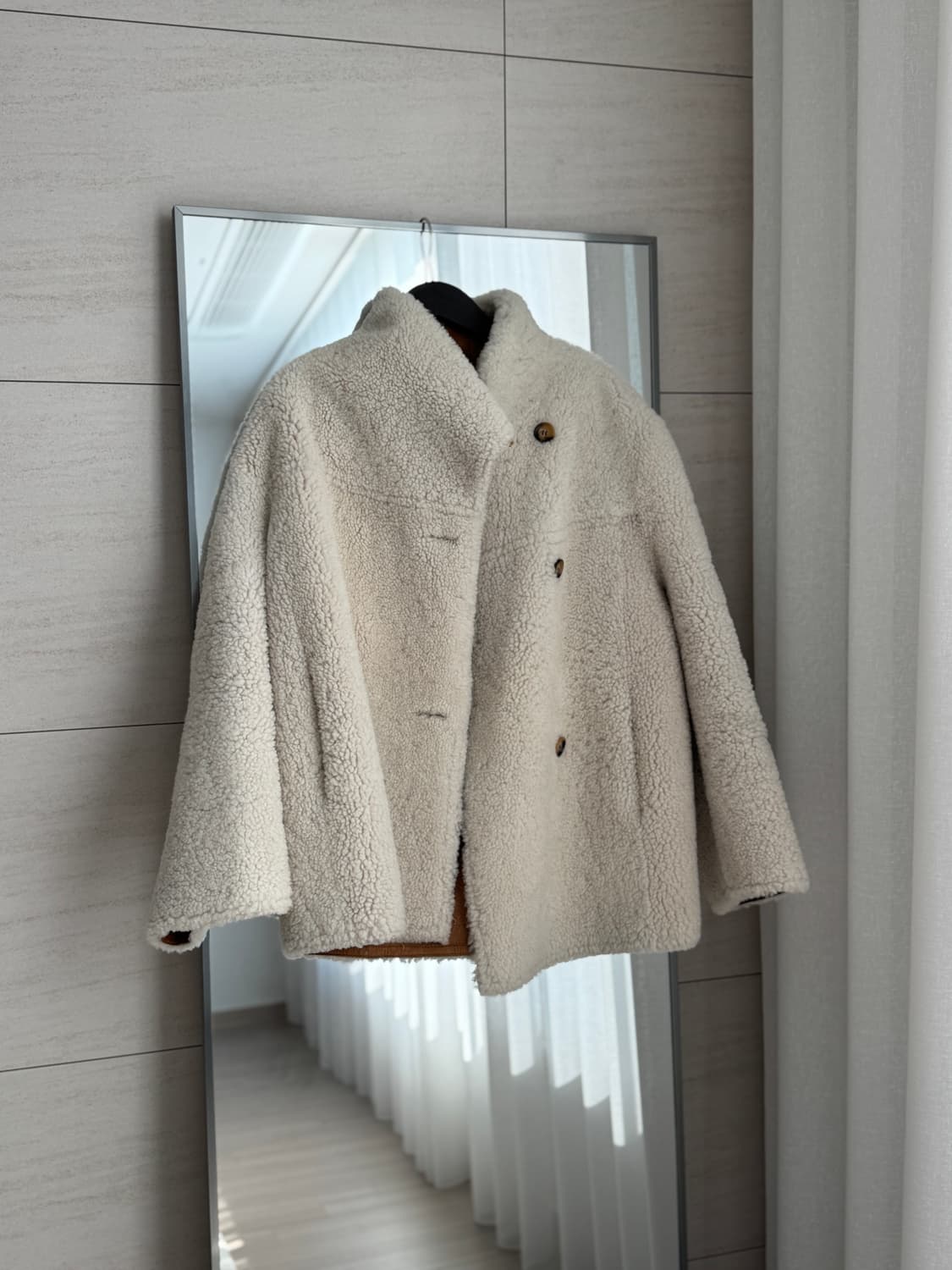 🖤 마쥬(Maje) Galezoe 양가죽 리버서블 시어링 무스탕 상품이미지7