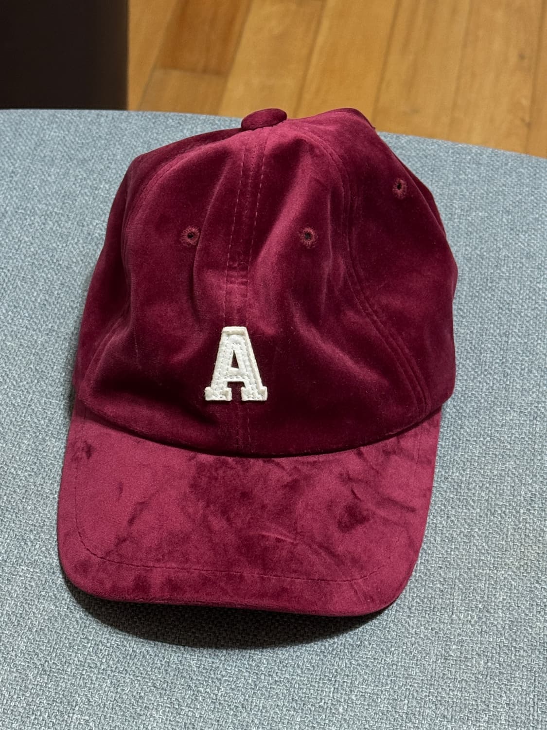 벨벳 소재 버건디 볼캡 A자 자수 모자 상품이미지1