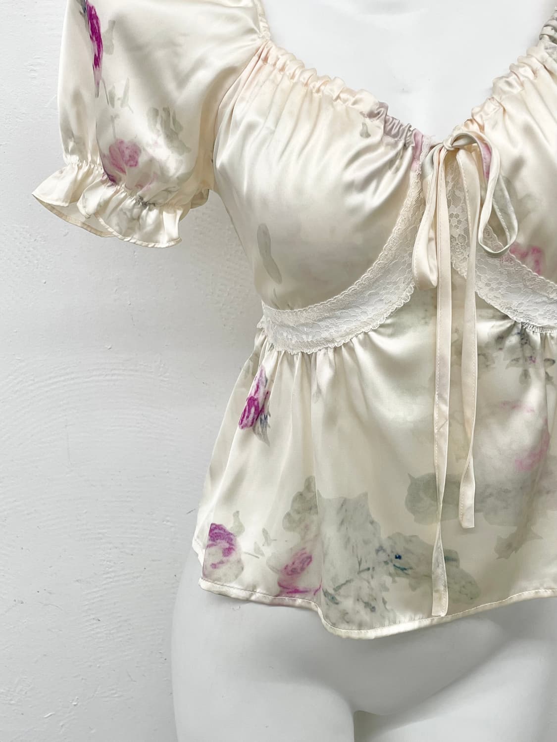 페어리 새틴 블라우스 상품이미지3