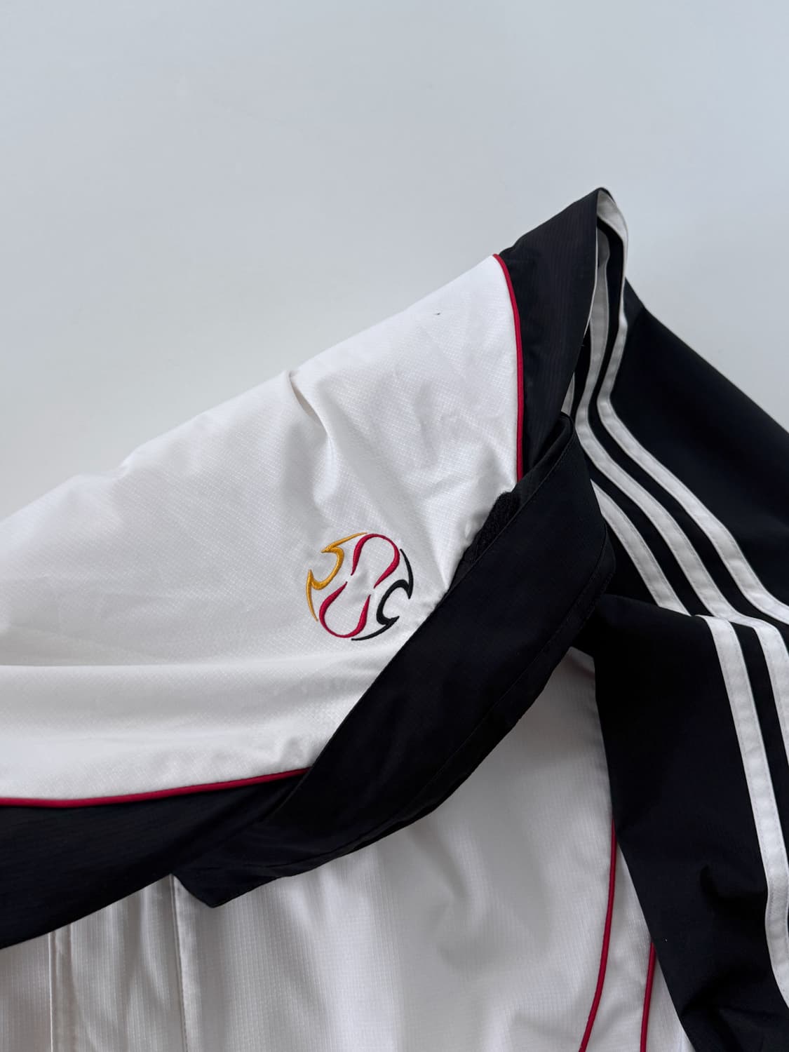 디다스 오버핏 흰 검 독일 나일론 트랙 바람막이 자켓 상품이미지4