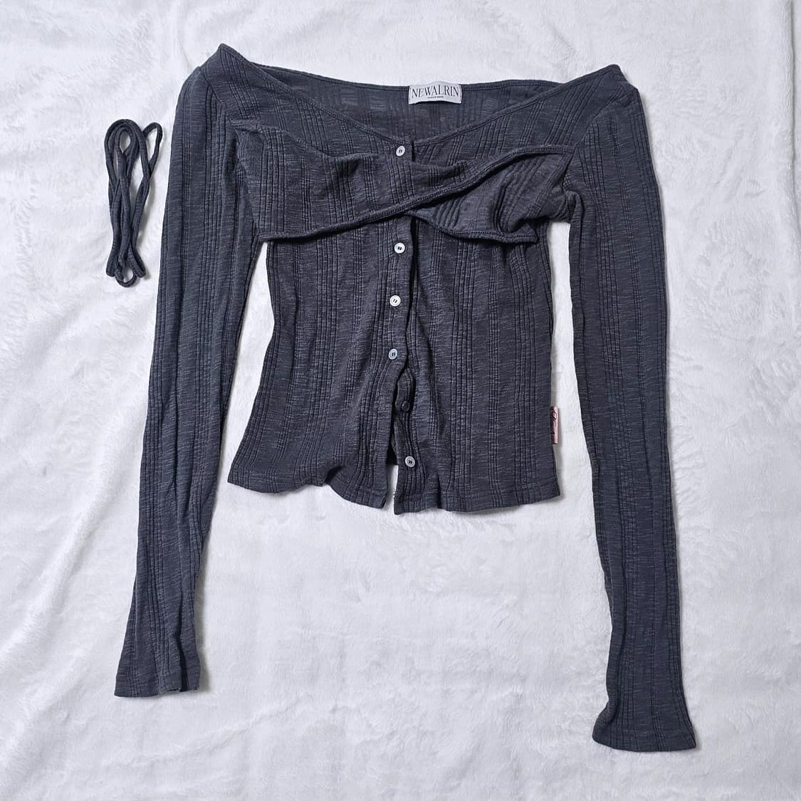 뉴얼린 로지 트위스트 버튼 탑 세트 슬리브리스 차콜 상품이미지3
