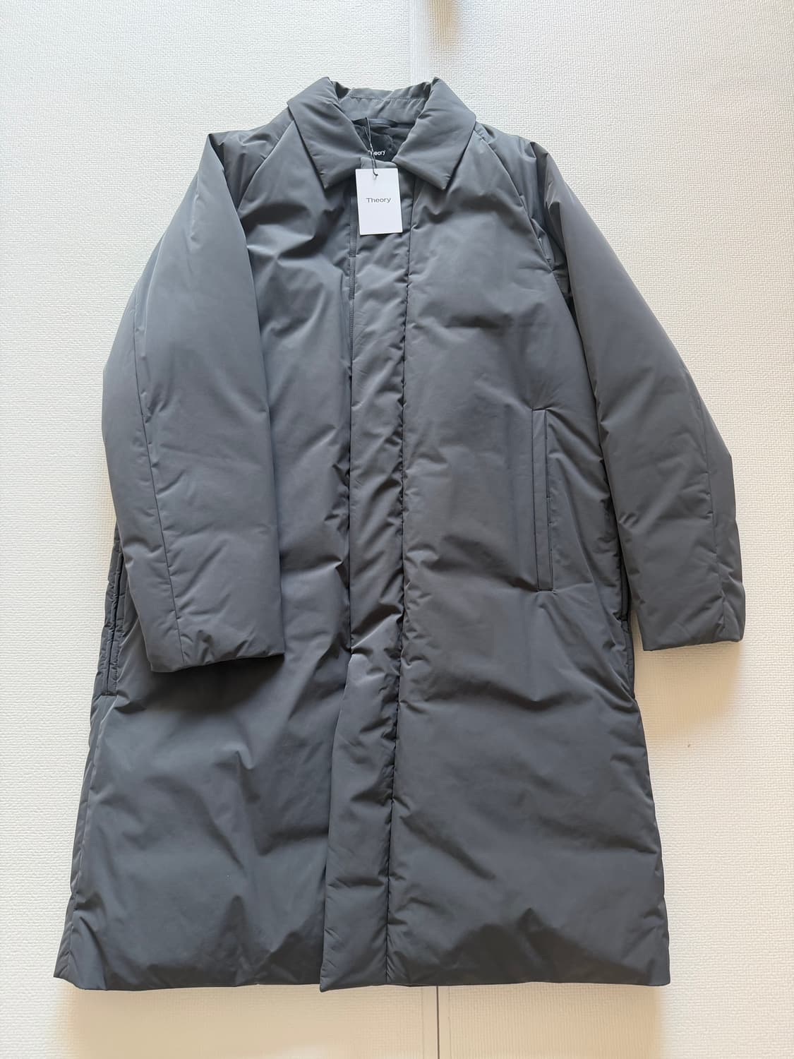 띠어리 로니 다운 코트 팝니다(L사이즈).  상품이미지1