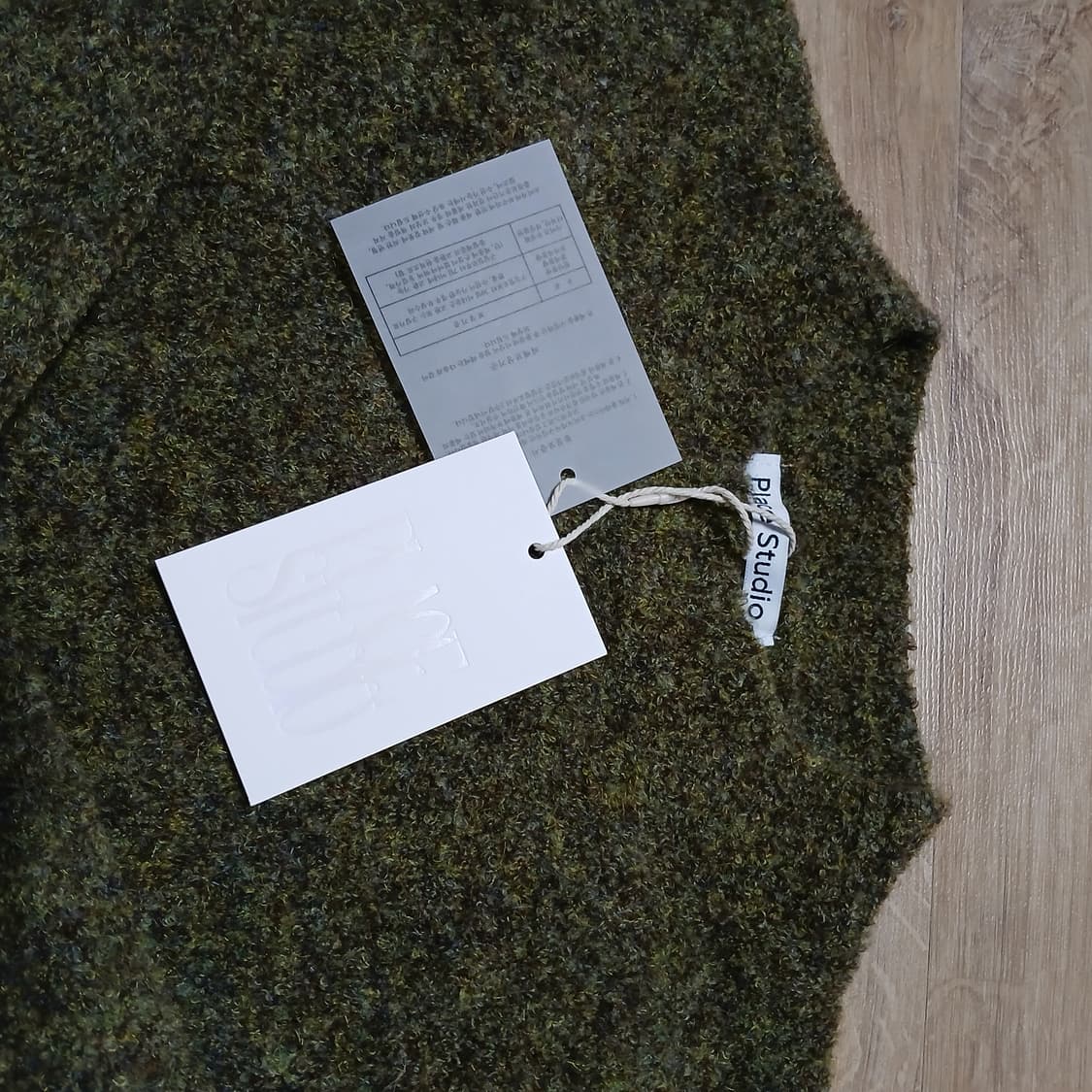 택붙은 미사용 플레이스스튜디오 아크릴 니트 오버핏 상품이미지3