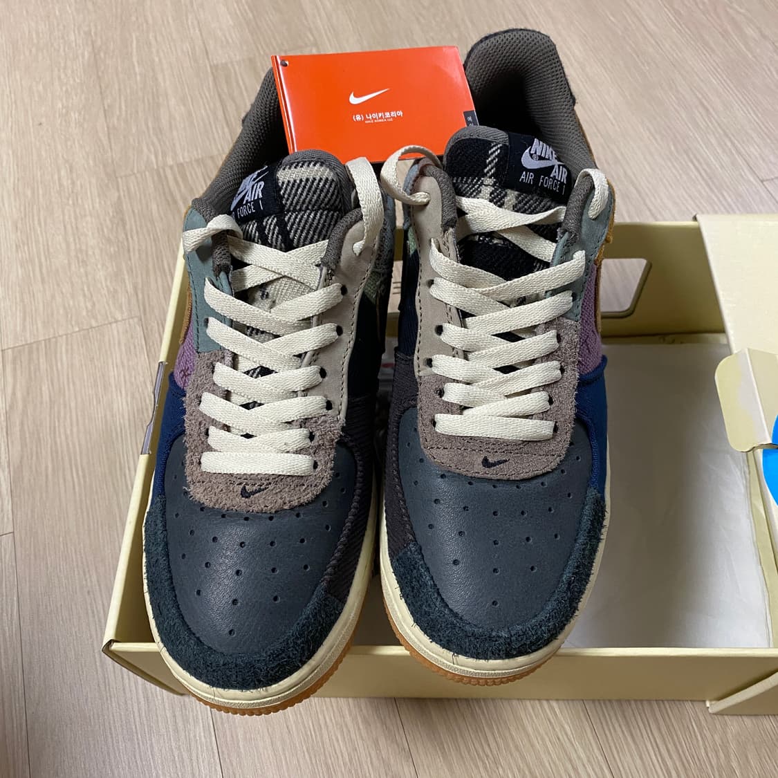 [245] 나이키 트래비스 스캇 에어 포스 1 상품이미지1