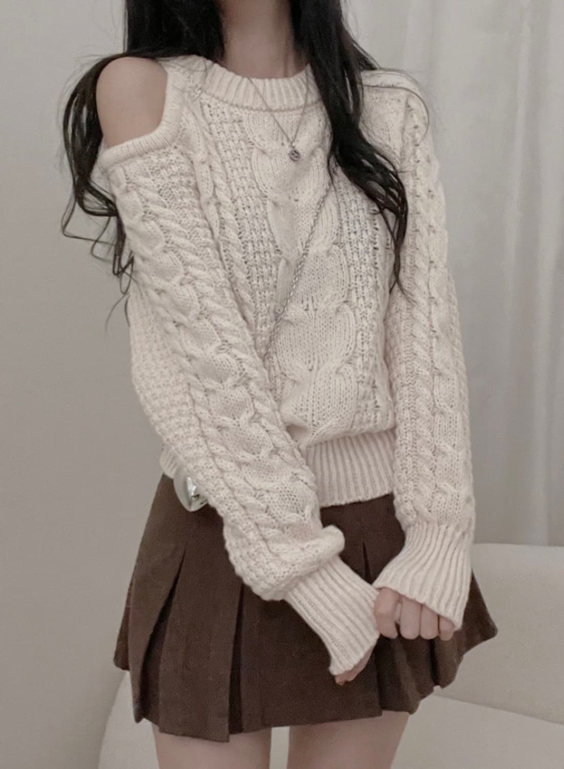 (새상품) 원숄더 트임 꽈배기 언발 니트 아이보리 상품이미지1