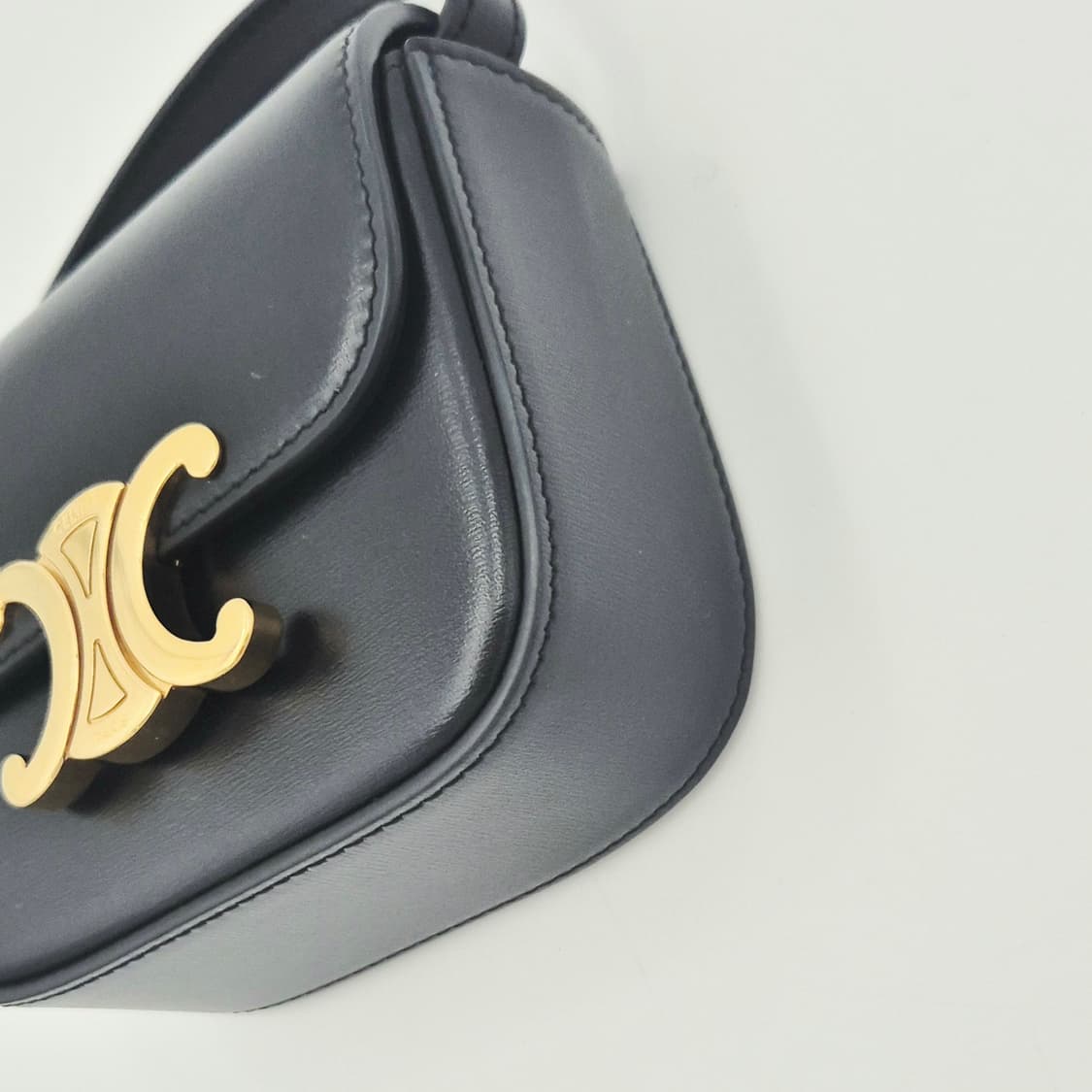 셀린느 미니 트리옹프 크로스백 10I513DPV 상품이미지5