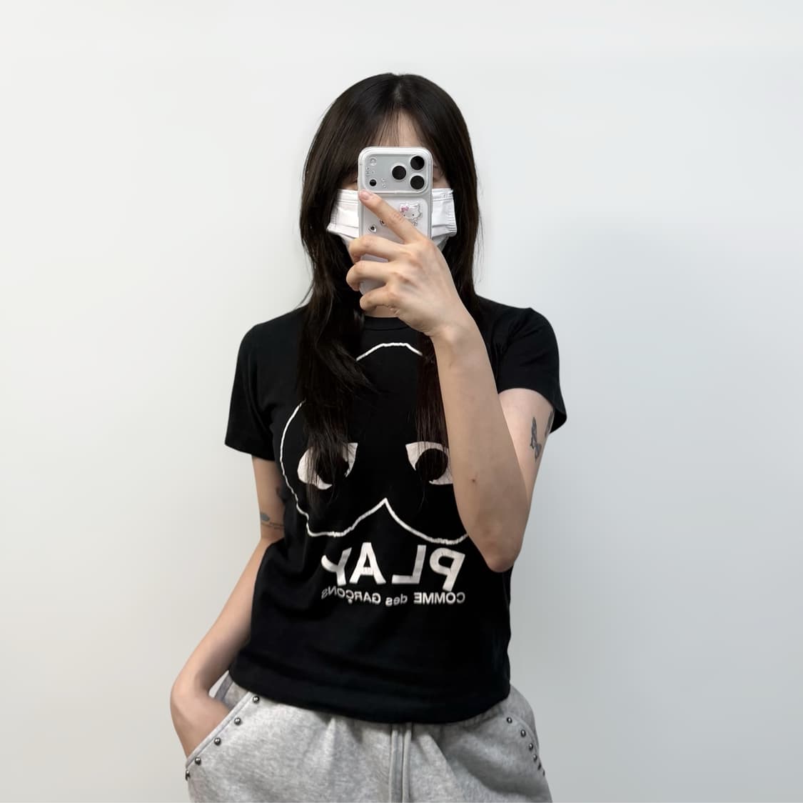 꼼데가르송 인버티드 하트 로고 반팔티 블랙 상품이미지1