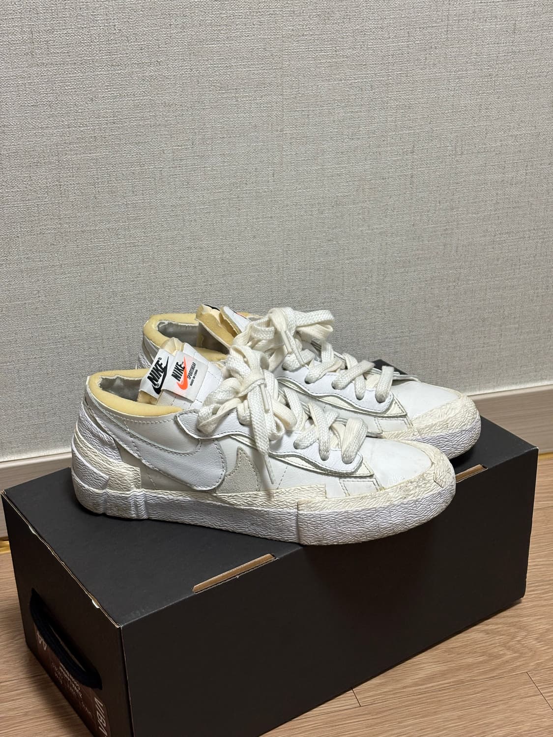 (235)나이키 X 사카이 블레이저 로우 화이트 페이턴트 레더 상품이미지1