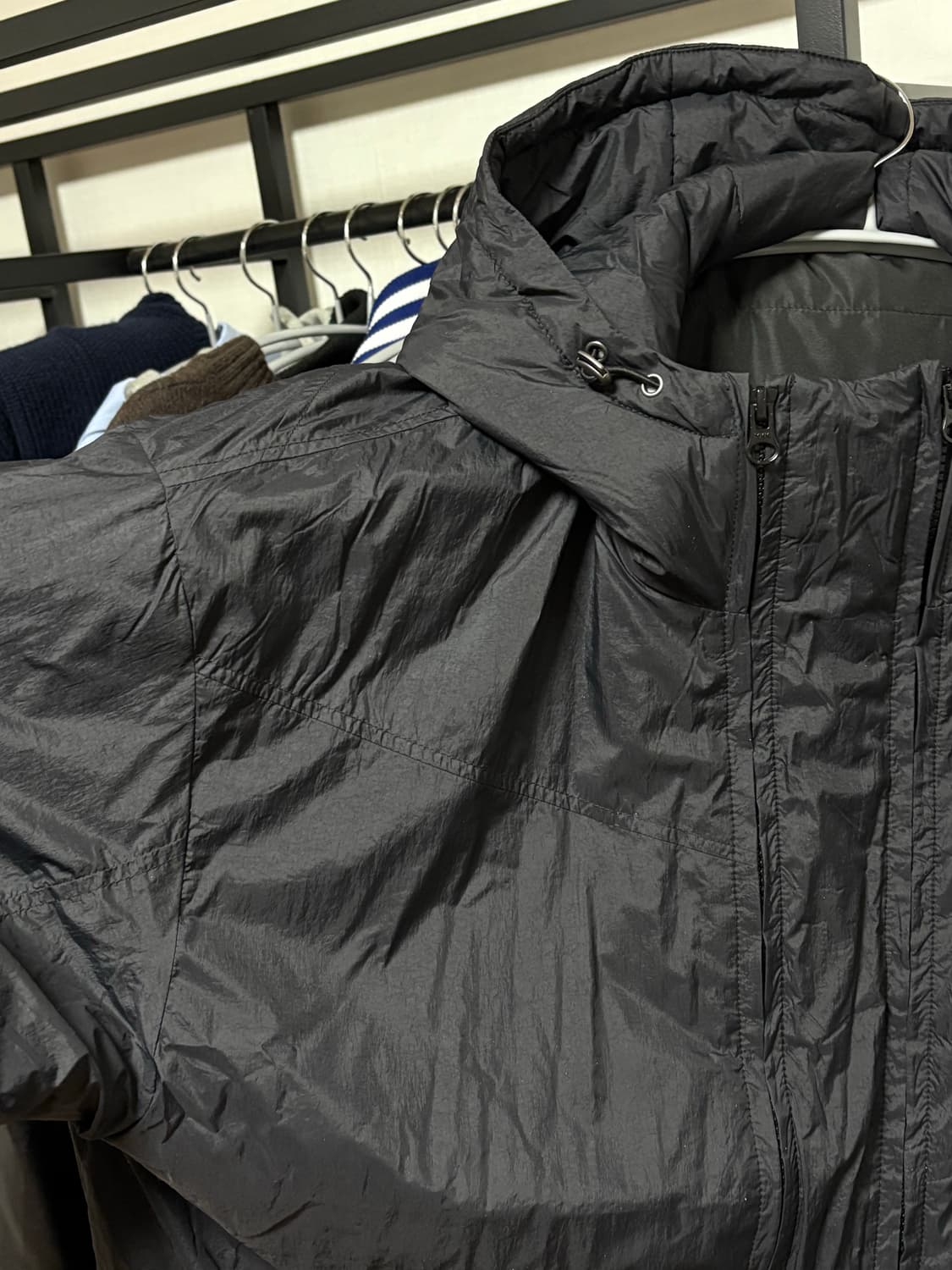 인템포무드 써밋 디테일 라이트 패딩 블랙 (L) 상품이미지3