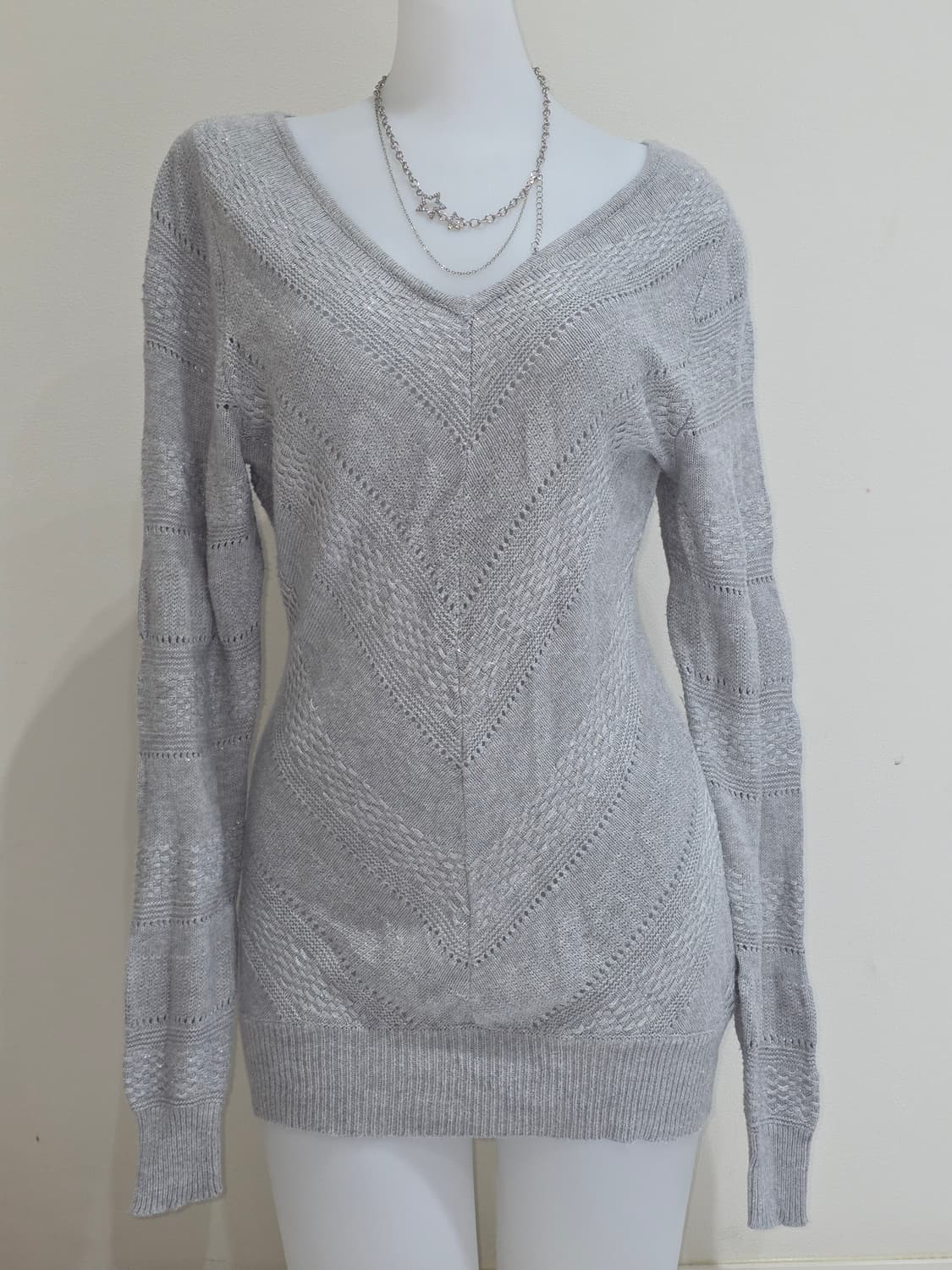 일본빈티지)y2k실버그레이 글리터 오네갸루 v넥 롱슬리브 로맨틱 딱붙니트 상품이미지3