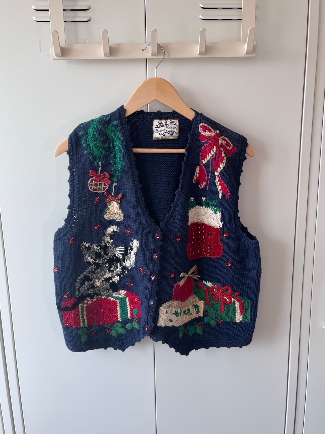 Heirloom collection 크리스마스 고양이 자수 니트 조끼 상품이미지2