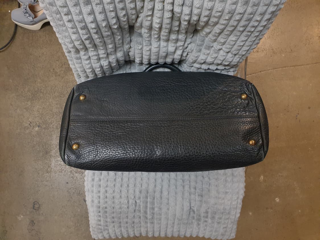 프라다 블랙 가죽 토트백 상품이미지4