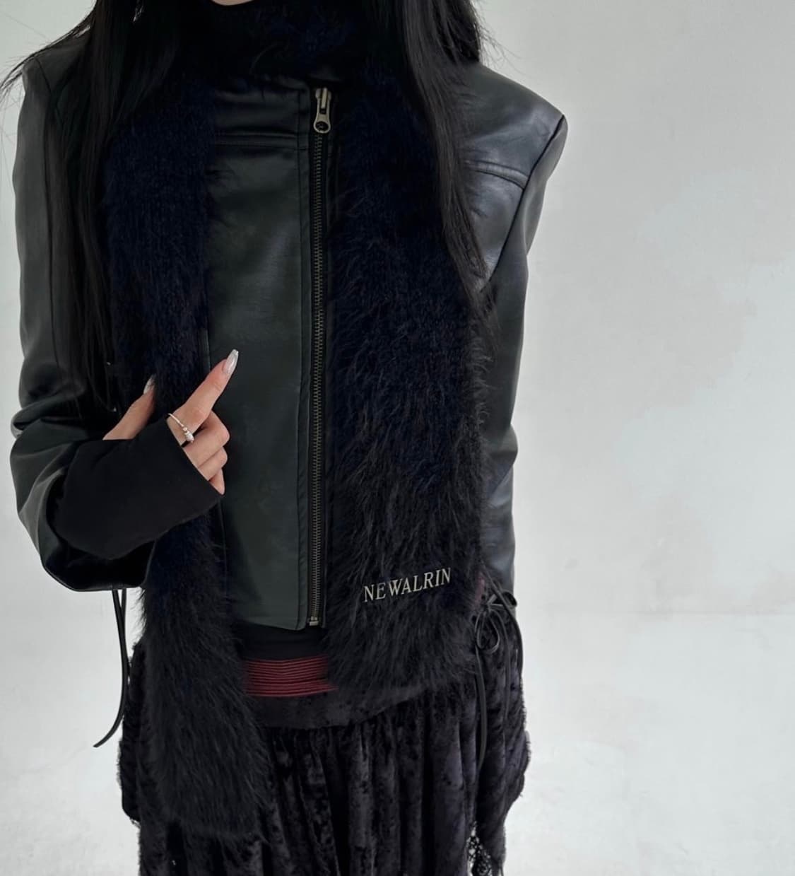 새상품 뉴얼린 엠블럼 퍼 머플러 상품이미지2