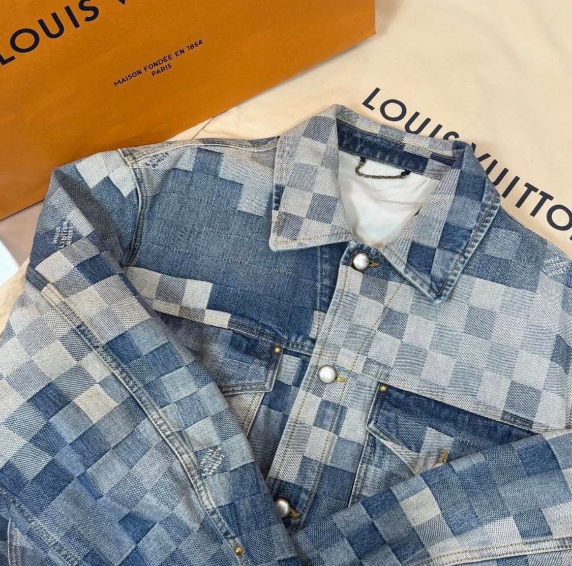 [리오브전포점] 루이비통 X 퍼렐 다미에 클래식 데님 트러커 자켓 상품이미지3