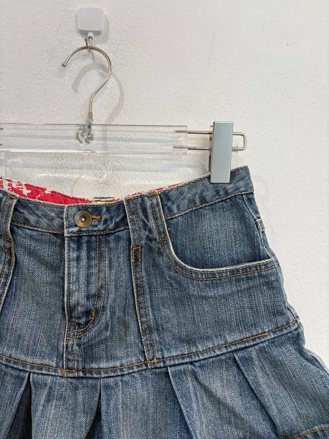 DAKS Pleated Denim Mini Skirt 상품이미지4