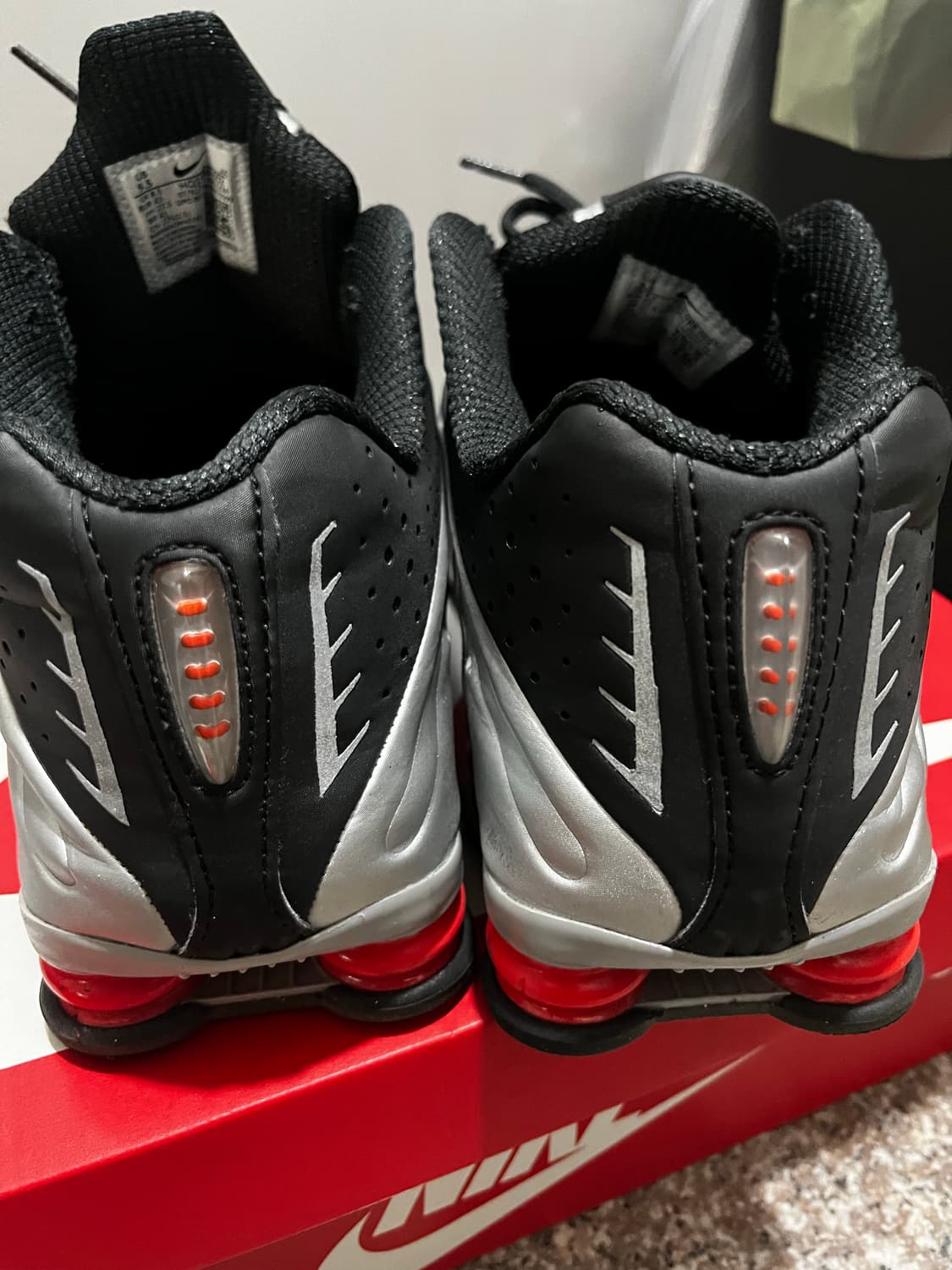 나이키 샥스 R4 메탈릭 실버 레드 275 상품이미지4